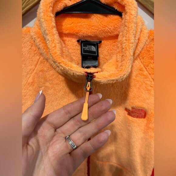 LIKE NEW- WOMANS NORTH FACE- SUPER SOFT- ZIP UP SWEATER- MEDIUM - Picture 5 of 7